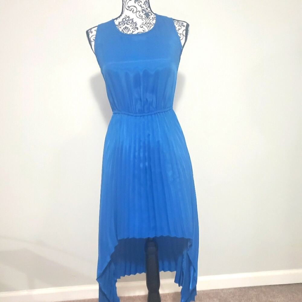 BB Dakota pleated electric blue accordion pleat. HI-low dress. Size XS